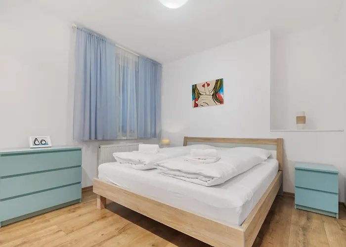 Glorious Space In Centre *