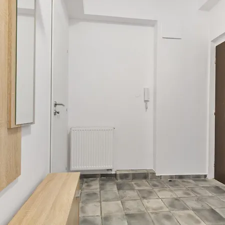 Glorious Space In Centre *